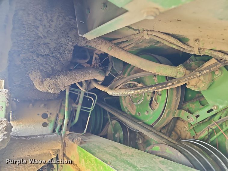 image for item DS4667 1987 John Deere 7720 Titan II combine