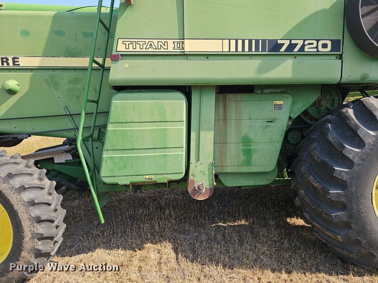 image for item DS4667 1987 John Deere 7720 Titan II combine