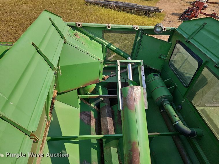 image for item DS4667 1987 John Deere 7720 Titan II combine