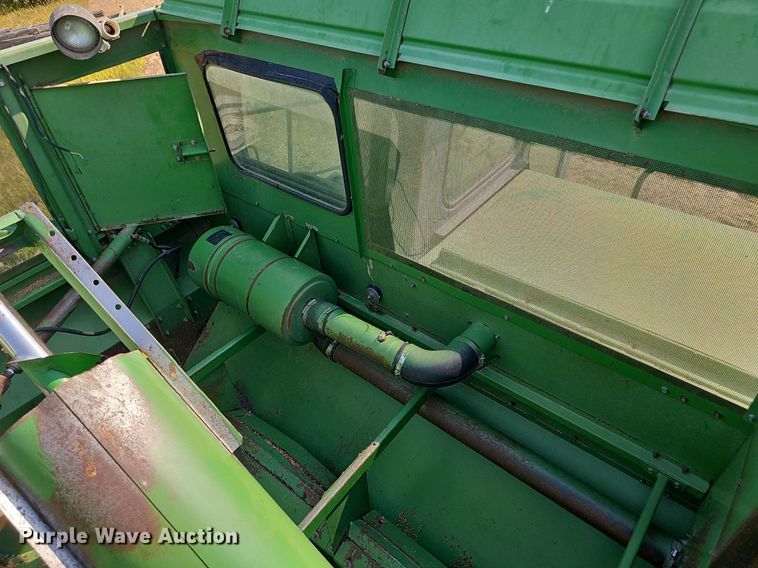 image for item DS4667 1987 John Deere 7720 Titan II combine