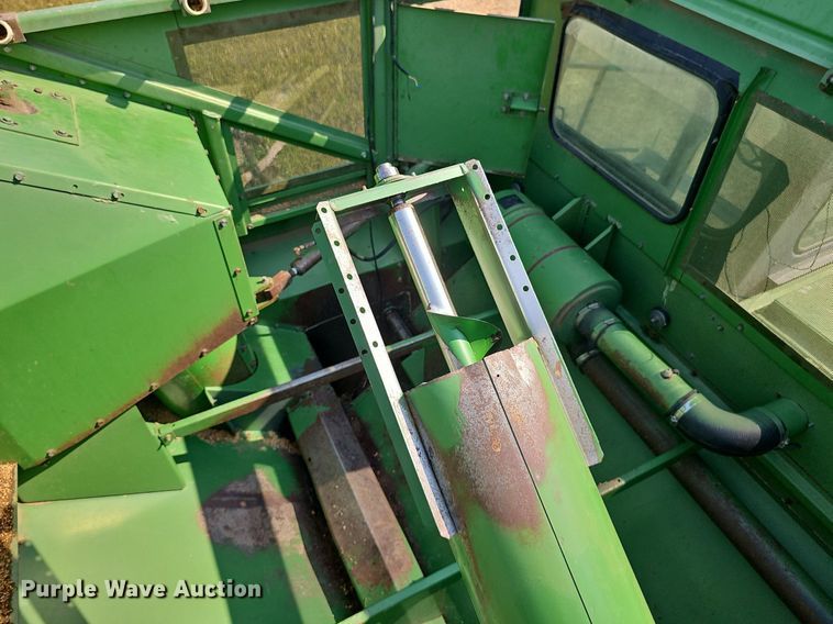 image for item DS4667 1987 John Deere 7720 Titan II combine