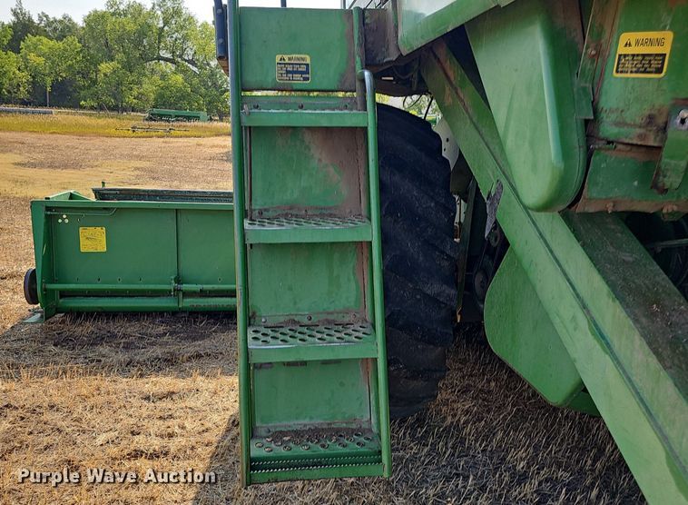image for item DS4667 1987 John Deere 7720 Titan II combine