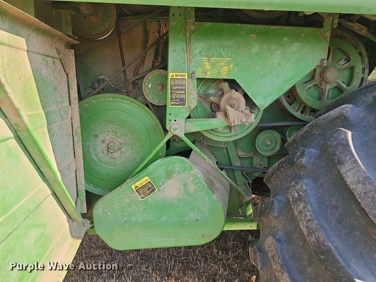 image for item DS4667 1987 John Deere 7720 Titan II combine