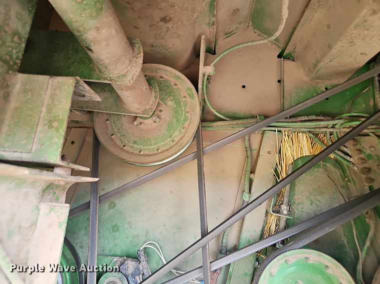 image for item DS4667 1987 John Deere 7720 Titan II combine