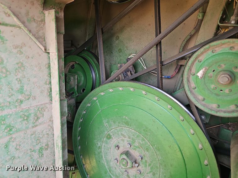 image for item DS4667 1987 John Deere 7720 Titan II combine