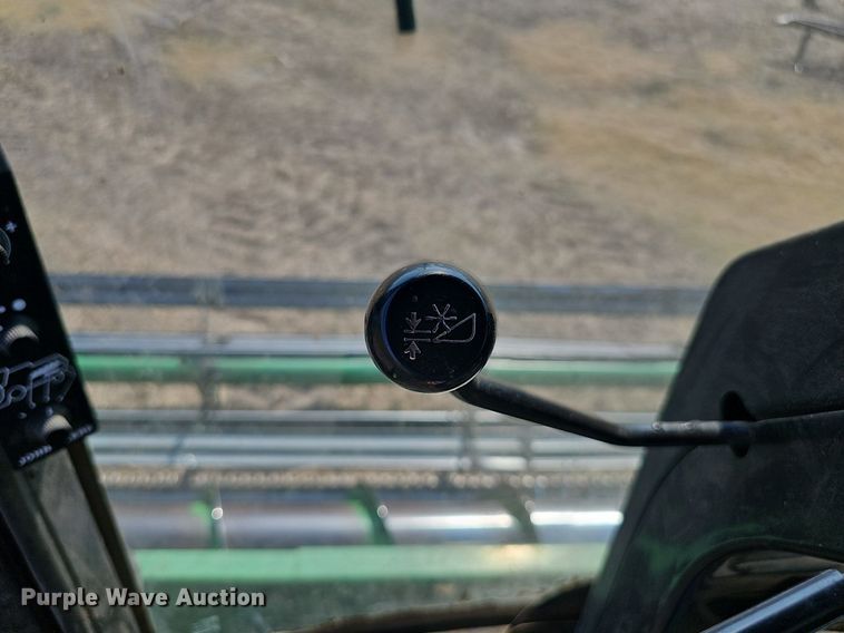 image for item DS4667 1987 John Deere 7720 Titan II combine