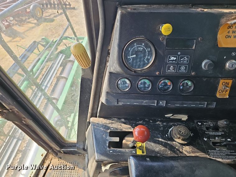 image for item DS4667 1987 John Deere 7720 Titan II combine