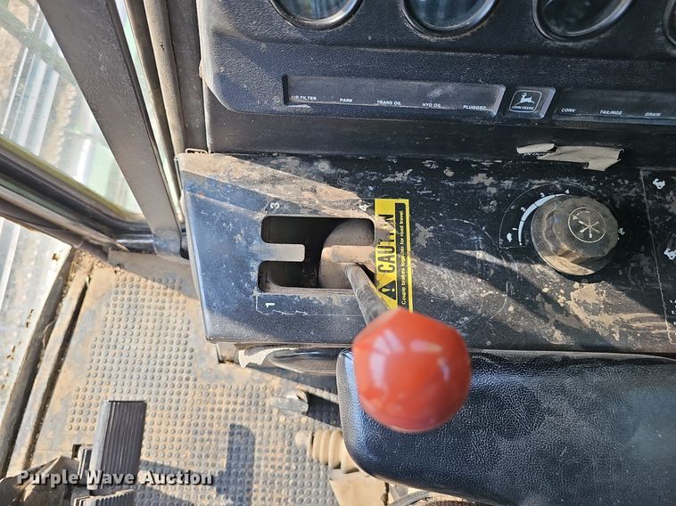 image for item DS4667 1987 John Deere 7720 Titan II combine