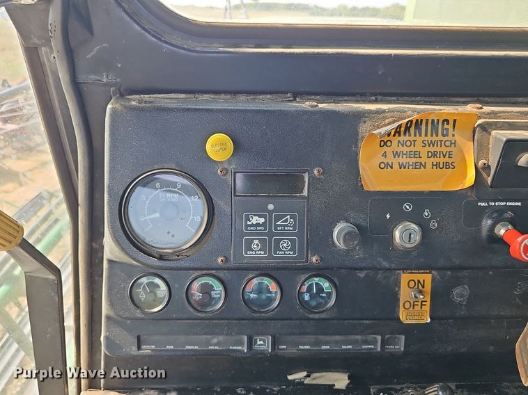 image for item DS4667 1987 John Deere 7720 Titan II combine