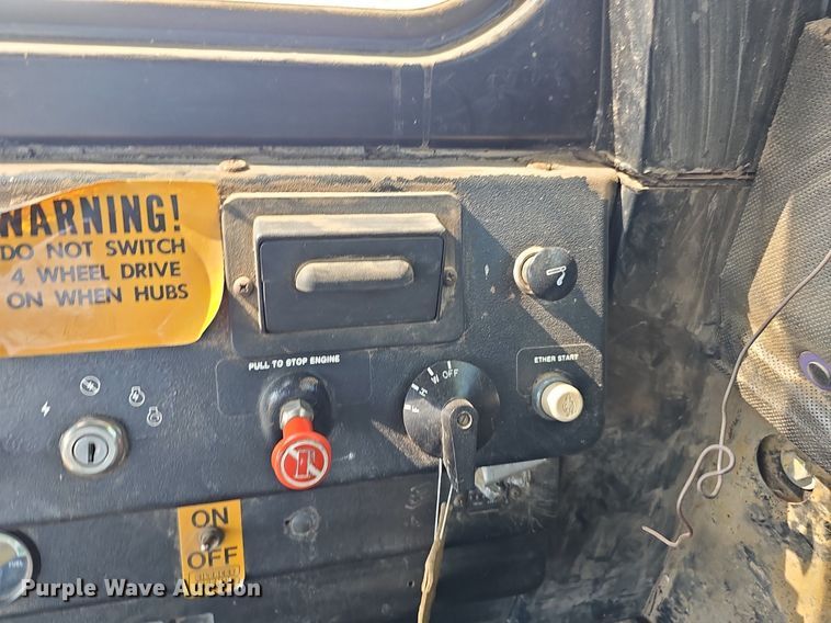 image for item DS4667 1987 John Deere 7720 Titan II combine