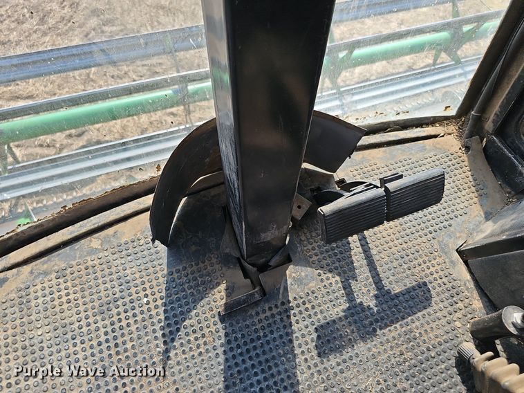 image for item DS4667 1987 John Deere 7720 Titan II combine