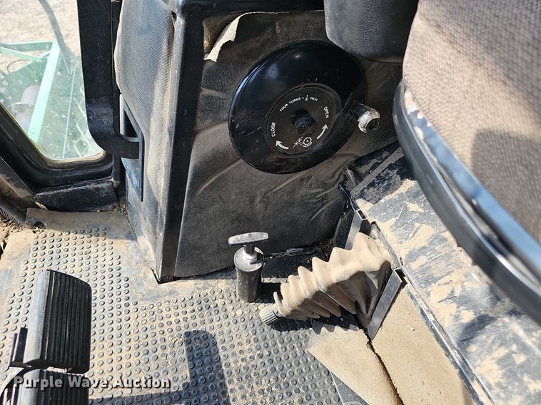 image for item DS4667 1987 John Deere 7720 Titan II combine