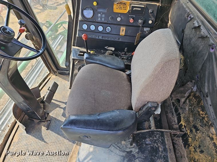 image for item DS4667 1987 John Deere 7720 Titan II combine