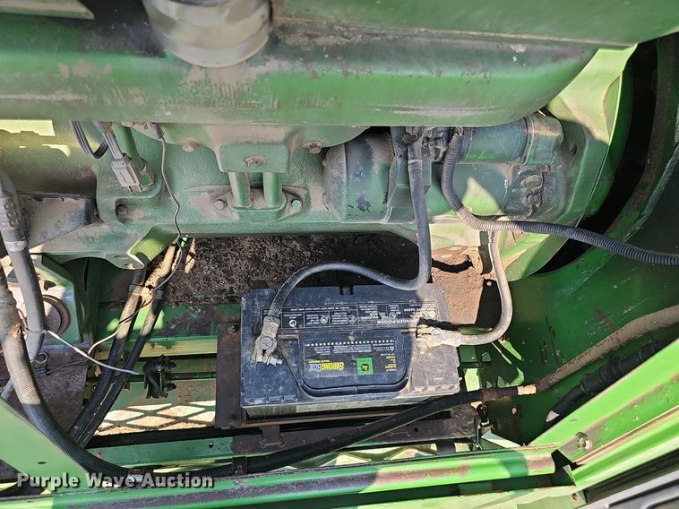 image for item DS4667 1987 John Deere 7720 Titan II combine