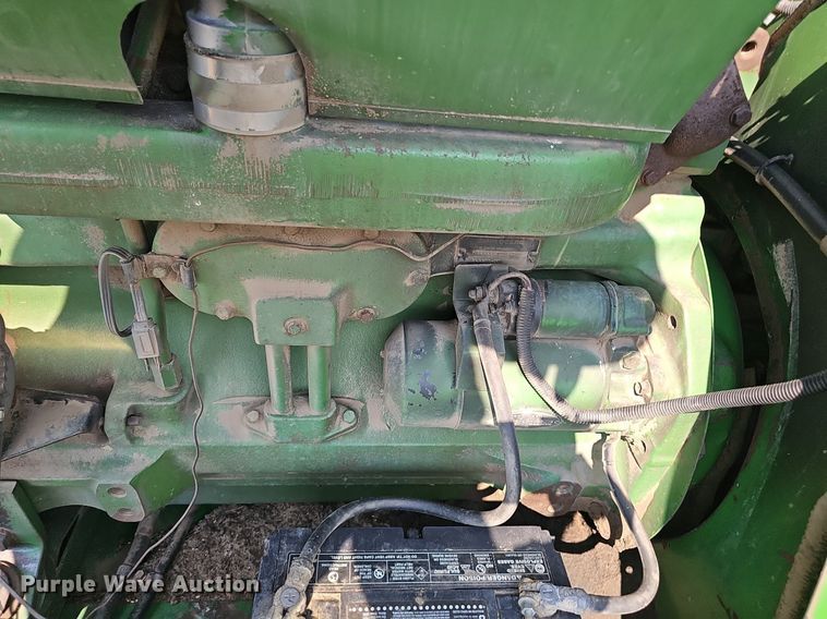 image for item DS4667 1987 John Deere 7720 Titan II combine