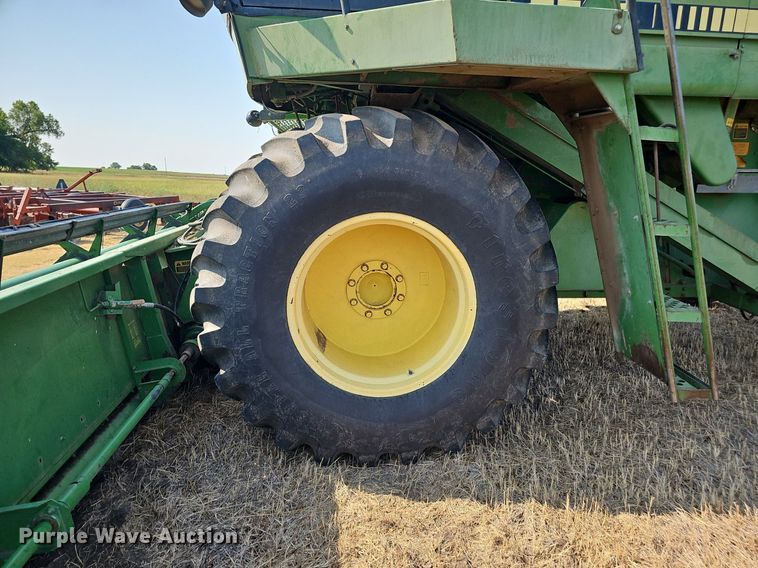 image for item DS4667 1987 John Deere 7720 Titan II combine