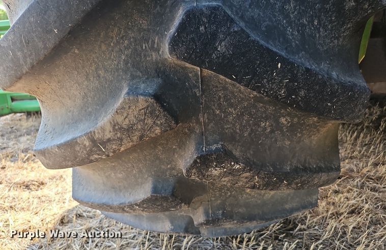 image for item DS4667 1987 John Deere 7720 Titan II combine