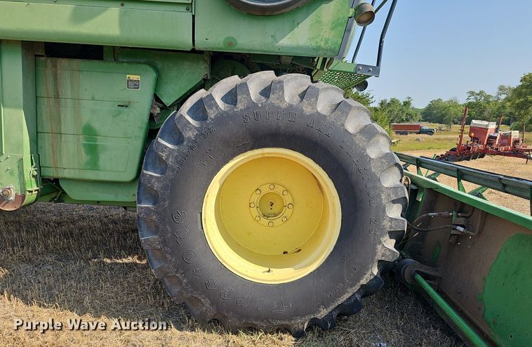 image for item DS4667 1987 John Deere 7720 Titan II combine
