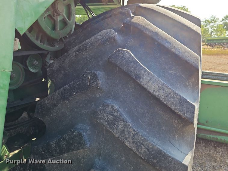 image for item DS4667 1987 John Deere 7720 Titan II combine