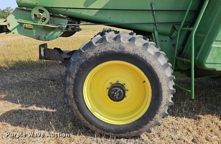 image for item DS4667 1987 John Deere 7720 Titan II combine