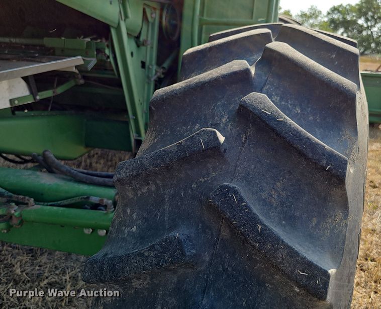 image for item DS4667 1987 John Deere 7720 Titan II combine