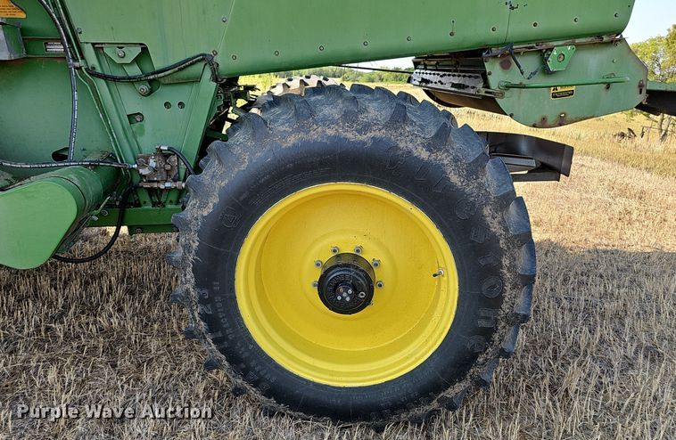 image for item DS4667 1987 John Deere 7720 Titan II combine