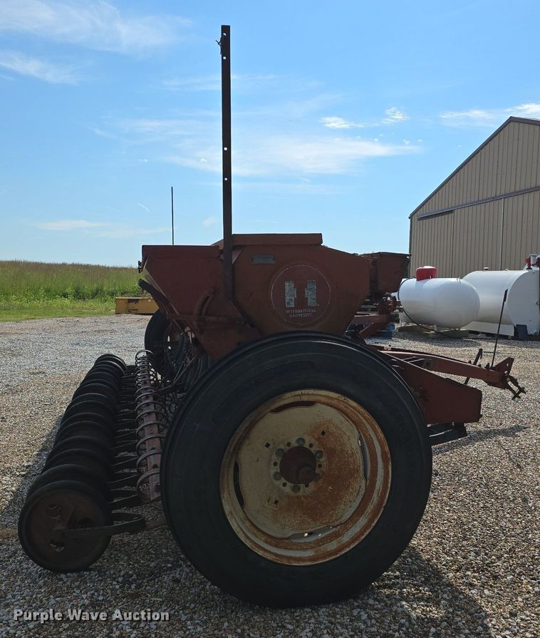 image for item DS4741 International Harvester  10 grain drill