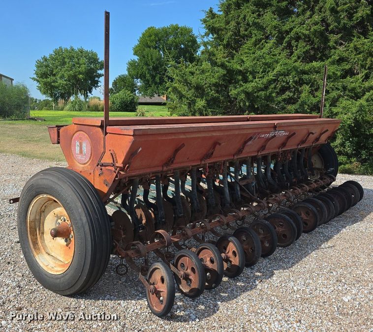 image for item DS4741 International Harvester  10 grain drill