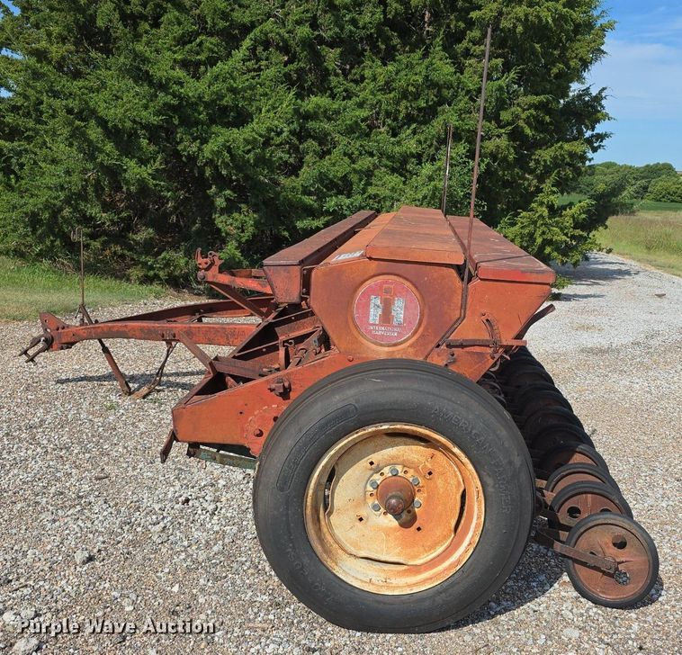 image for item DS4741 International Harvester  10 grain drill