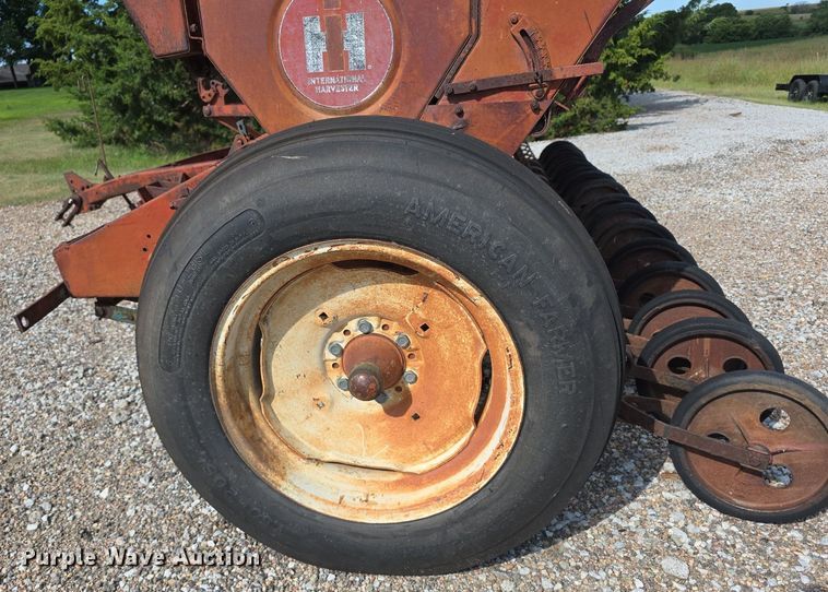 image for item DS4741 International Harvester  10 grain drill