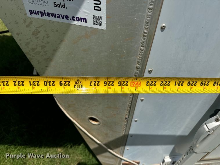 image for item DU3018 2004 Adams horse trailer