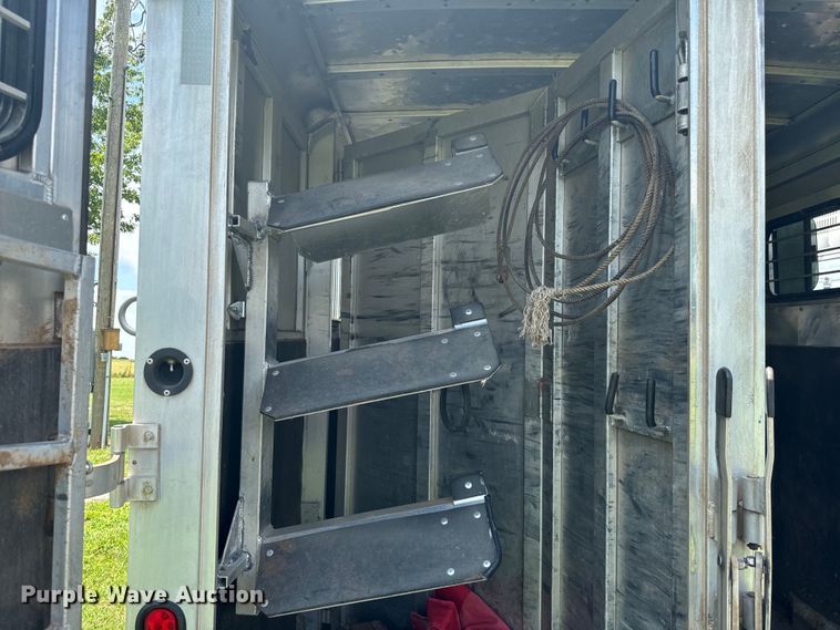 image for item DU3018 2004 Adams horse trailer