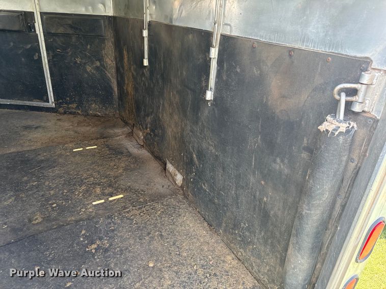 image for item DU3018 2004 Adams horse trailer