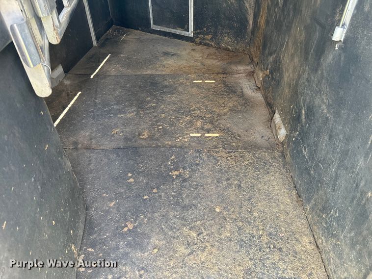 image for item DU3018 2004 Adams horse trailer