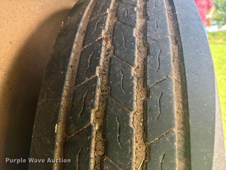 image for item DU3018 2004 Adams horse trailer