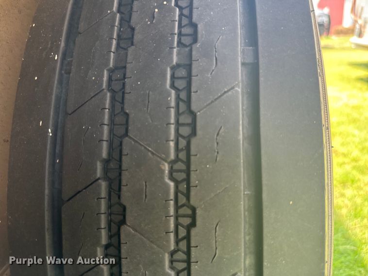 image for item DU3018 2004 Adams horse trailer