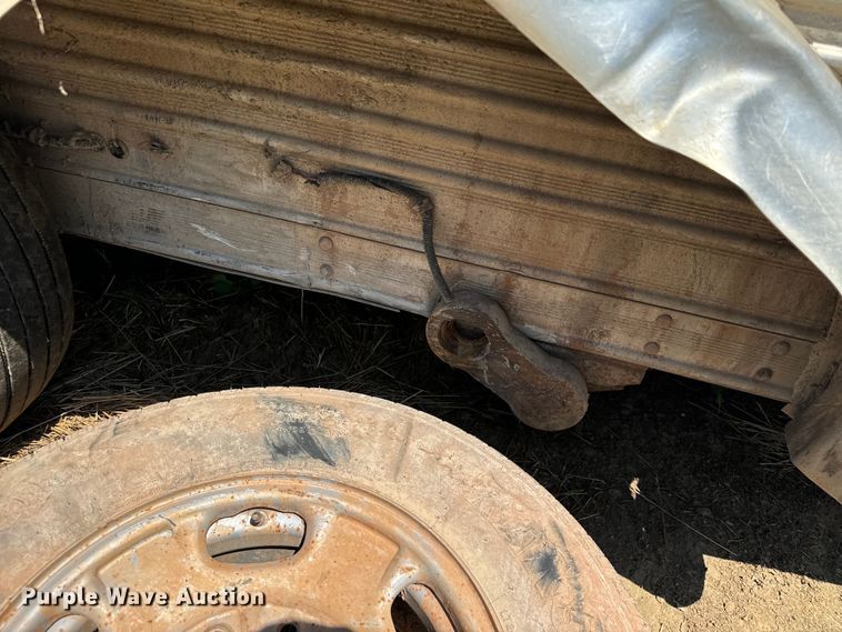 image for item DU3022 1998 Barrett livestock trailer