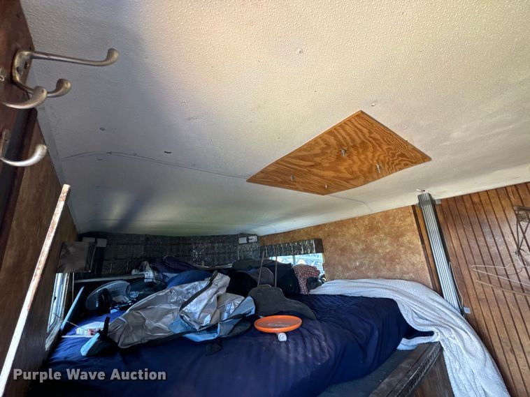 image for item DU3022 1998 Barrett livestock trailer