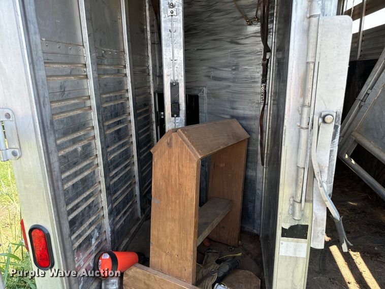 image for item DU3022 1998 Barrett livestock trailer