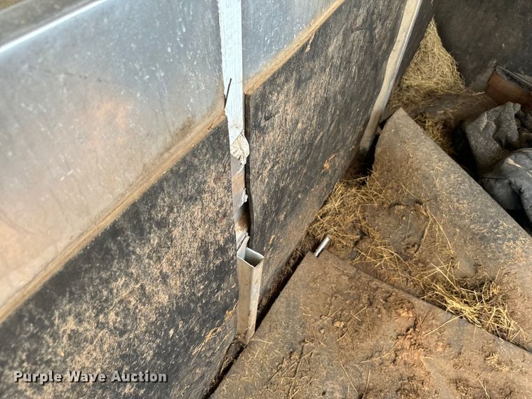 image for item DU3022 1998 Barrett livestock trailer