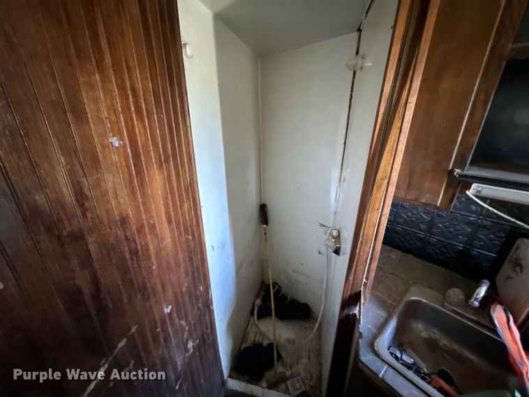 image for item DU3022 1998 Barrett livestock trailer