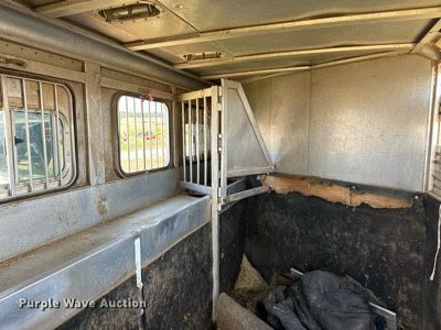 image for item DU3022 1998 Barrett livestock trailer