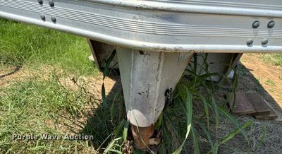 image for item DU3022 1998 Barrett livestock trailer