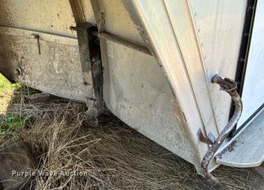 image for item DU3022 1998 Barrett livestock trailer