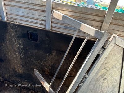 image for item DU3022 1998 Barrett livestock trailer