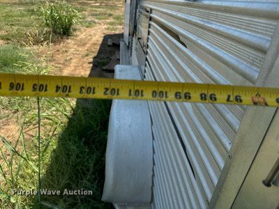 image for item DU3022 1998 Barrett livestock trailer