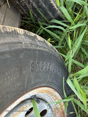 image for item DU3022 1998 Barrett livestock trailer