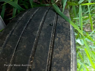 image for item DU3022 1998 Barrett livestock trailer