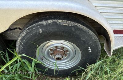 image for item DU3022 1998 Barrett livestock trailer