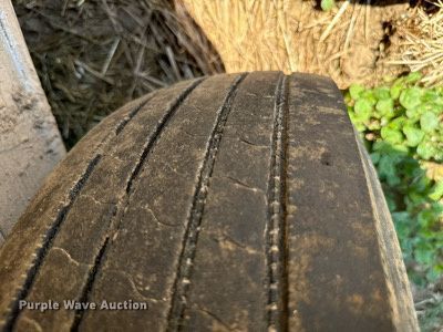 image for item DU3022 1998 Barrett livestock trailer